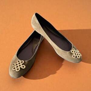 Diane Von Furstenberg Womens DVF Green Suede Flats Gold Knot Logo Size 11